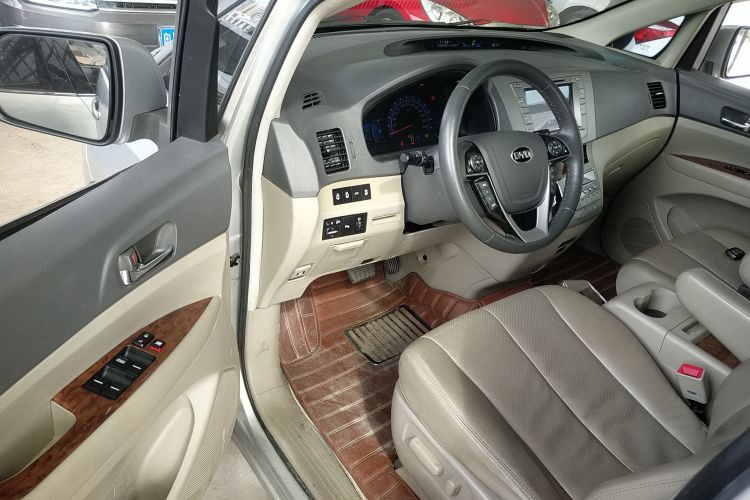 比亚迪M6 2015款 2.4L 自动尊贵版中控内饰7003