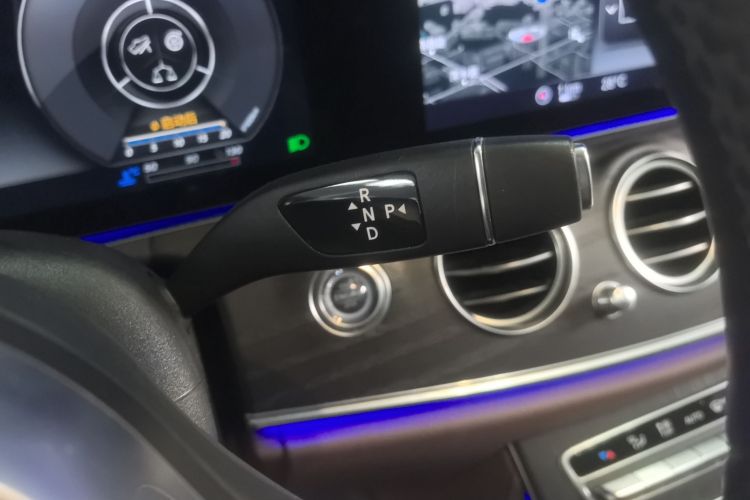 奔驰E级 2019款 E 260 L 运动型局部细节18