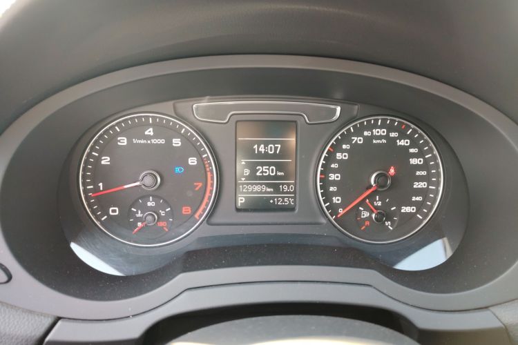 奥迪Q3 2017款 30 TFSI 时尚型局部细节14