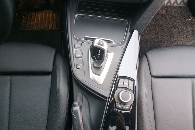 宝马3系 2018款 318Li中控内饰18