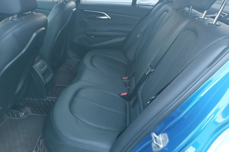 宝马1系 2018款 改款 118i 时尚型中控内饰21