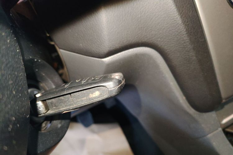 福特 福克斯 2013款 两厢经典 1.8L 手动百万纪念版中控内饰11