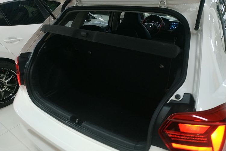 大众 Polo 2019款 Plus 1.5L 自动全景乐享版机舱底盘23