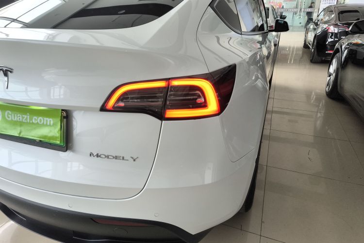 特斯拉 Model Y 2022款 后轮驱动版车身外观9