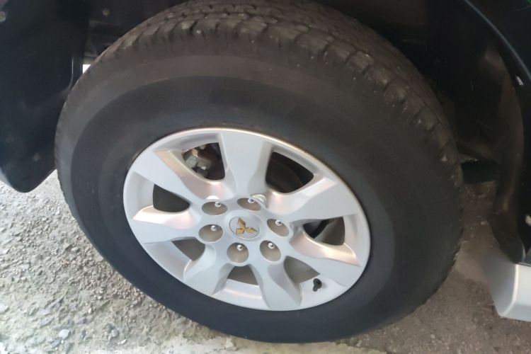 三菱 帕杰罗(进口) 2016款 3.0L 自动尊贵版 国V车身外观6008