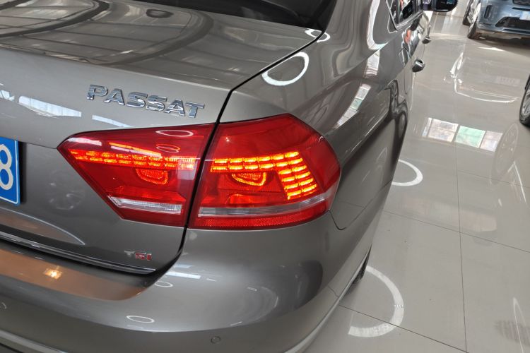 大众 帕萨特 2015款 1.8TSI DSG御尊版车身外观9