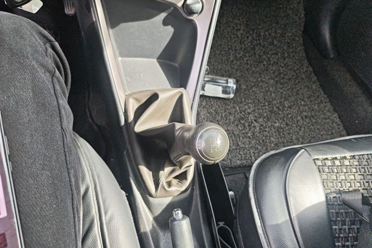 丰田 YARiS L 致炫 2014款 1.3E 手动魅动版中控内饰18