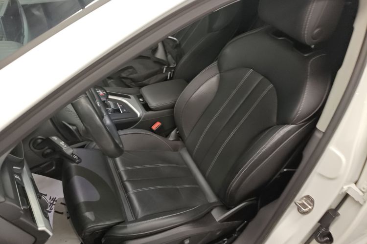 奥迪A4L 2023款 40 TFSI 时尚动感型中控内饰19