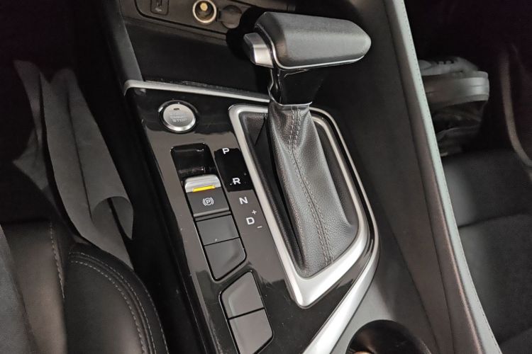 长安 逸动 2020款 PLUS 百万版 1.6L GDI CVT豪华型中控内饰18