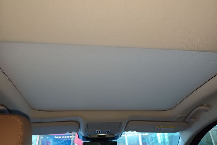 捷豹XFL 2024款 2.0T P250 两驱尊享豪华版中控内饰22