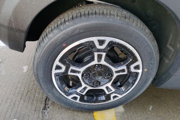 吉利银河 2025款 210km 熊猫骑士车身外观6008