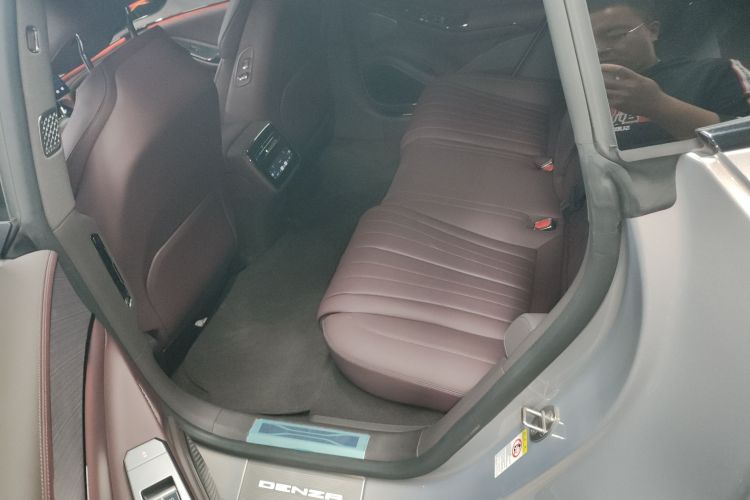 腾势Z9GT 2024款 1100四驱Max版中控内饰7004