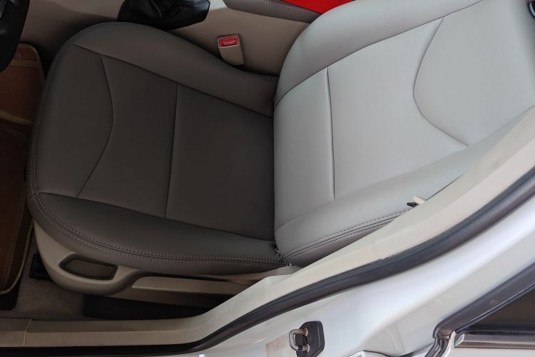 标致408 2013款 2.0L 自动舒适版中控内饰19