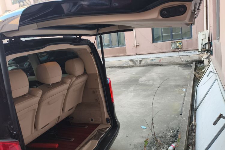 奔驰V级 2018款 V 260 尊贵版 国V机舱底盘23