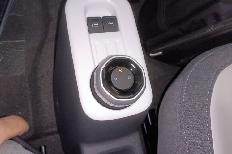 吉利银河 2025款 210km 熊猫卡丁中控内饰18