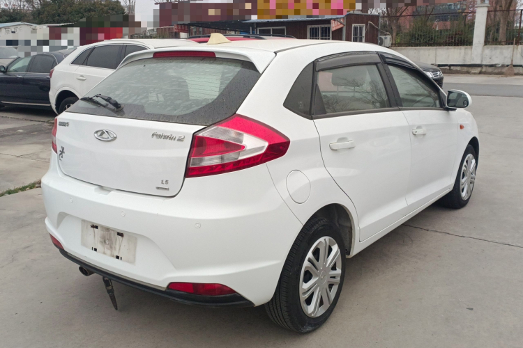 奇瑞 风云2 2015款 1.5L 手动新锐版车身外观7