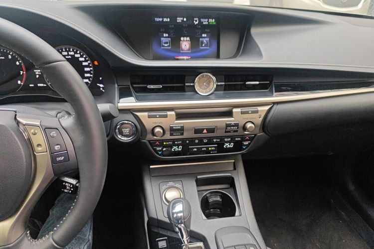 雷克萨斯ES 2014款 250 舒适版局部细节16