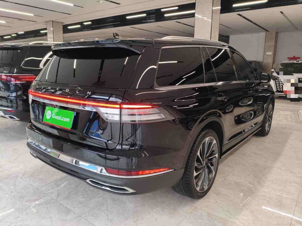 车辆右后45度角外观展示