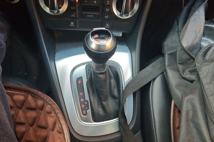 奥迪Q3 2015款 30 TFSI 舒适型中控内饰18