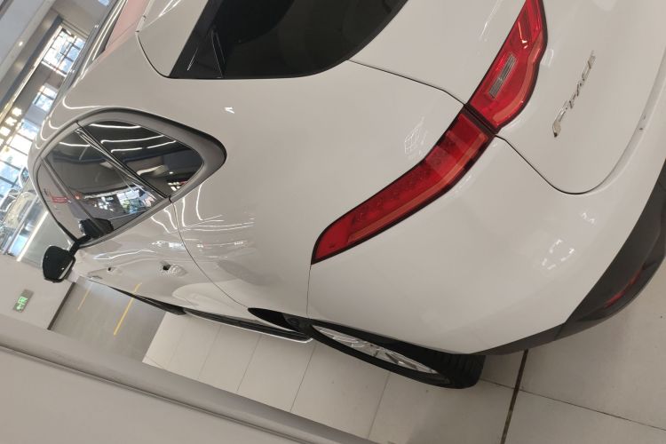 捷豹F-PACE 2018款 2.0T 两驱都市尊享版车身外观4