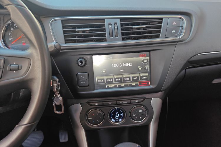 雪铁龙C3-XR 2015款 1.6L 自动先锋型中控内饰16