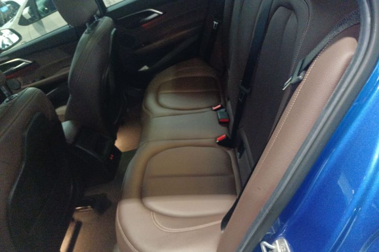 宝马1系 2020款 120i M运动套装中控内饰7004