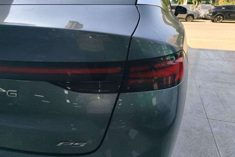 小鹏P5 2024款 500Plus版车身外观9