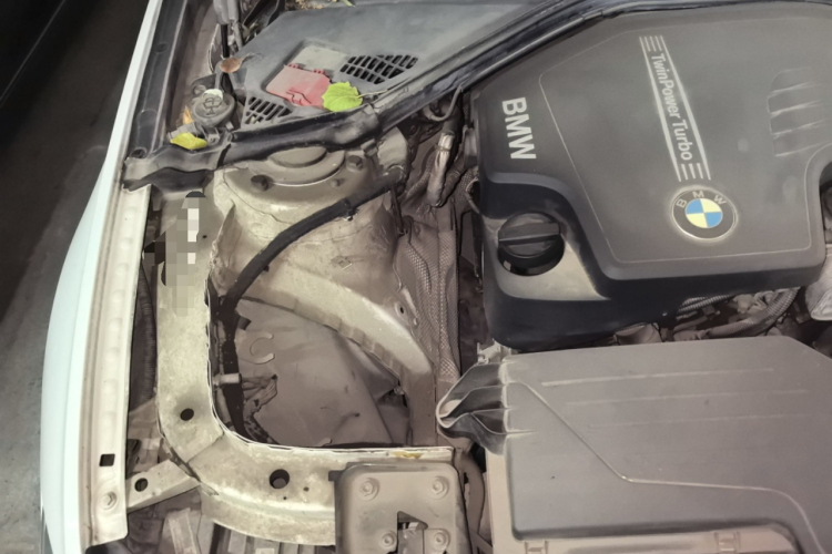 宝马3系 2015款 328i 运动设计套装局部细节9006