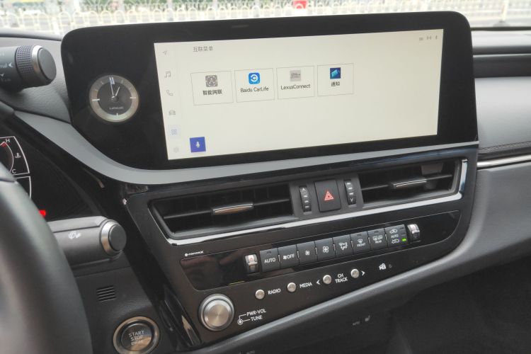 雷克萨斯ES 2022款 200 卓越版中控内饰16