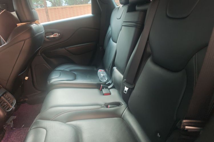 Jeep 自由光 2017款 2.0L 优越版中控内饰7004