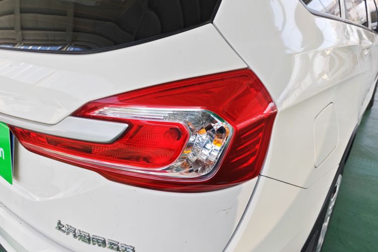 宝骏310W 2017款 1.5L 手动舒适型 国VI车身外观9