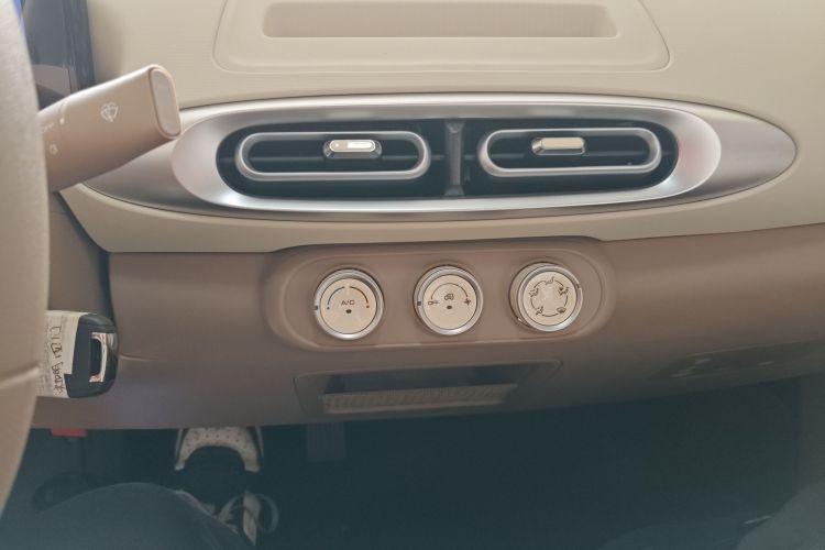 五菱汽车 宏光MINIEV 2025款 四门版 进阶款中控内饰16