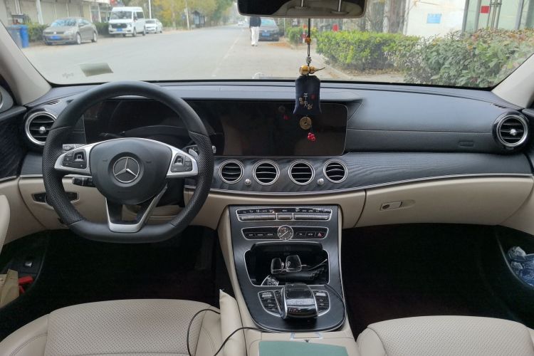 奔驰E级 2018款 E 300 L 豪华型中控内饰12