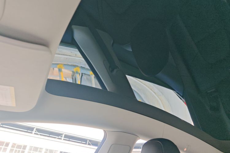 特斯拉 Model Y 2021款 标准续航后驱版局部细节22