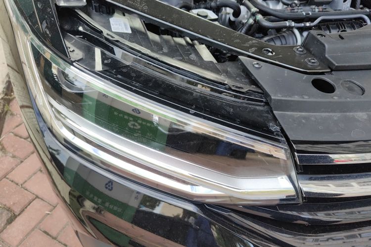 大众 途观L 2025款 出众款 300TSI 自动两驱龙腾版车身外观8