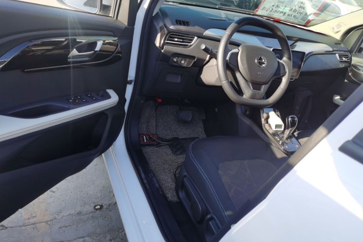 江铃集团新能源 易至EV3 2022款 小雷达悦跑型中控内饰20