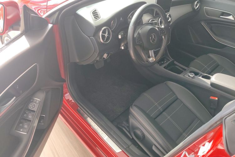 奔驰CLA 2016款 CLA 200 动感型中控内饰20