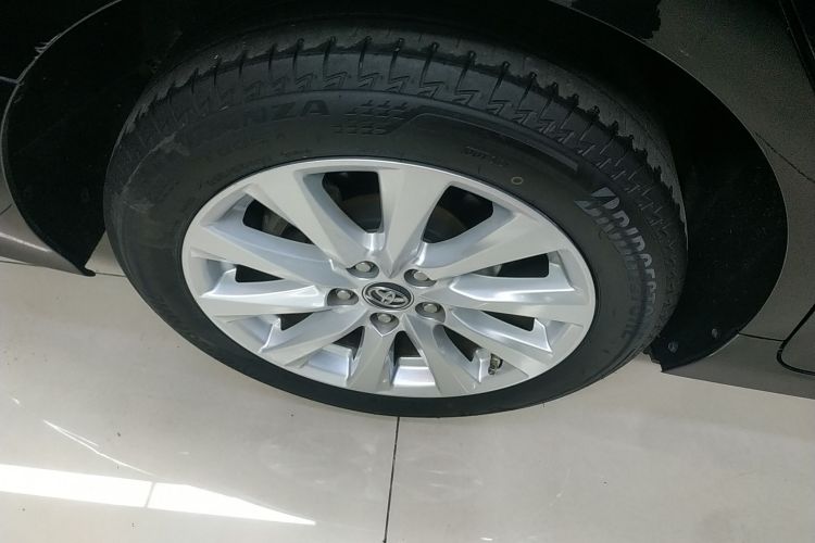 丰田 凯美瑞 2019款 2.0G 豪华版 国VI车身外观6008