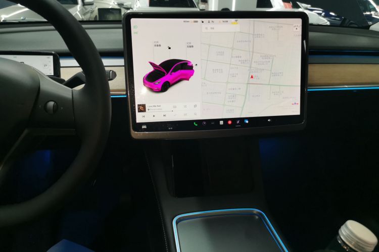 特斯拉 Model Y 2021款 长续航全轮驱动版中控内饰16