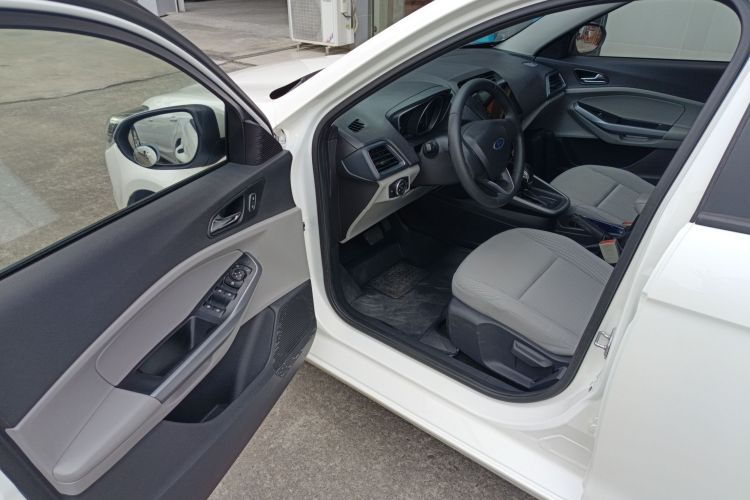 福特 福睿斯 2019款 1.5L 自动质享型中控内饰7003