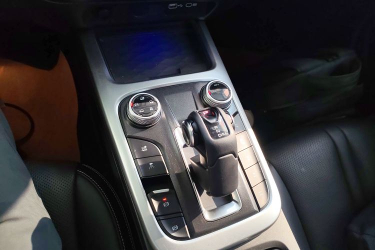 坦克300 2021款 越野版 2.0T 征服者中控内饰18