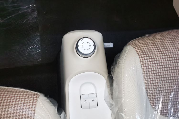 五菱汽车 宏光MINIEV 2024款 第三代 215km 青春版中控内饰18