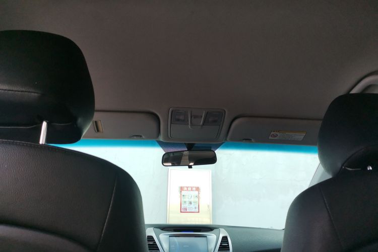 现代 朗动 2012款 1.6L 自动时尚型中控内饰22