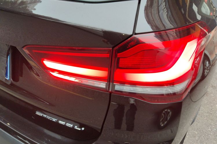 宝马X1 2020款 sDrive20Li 时尚型车身外观9