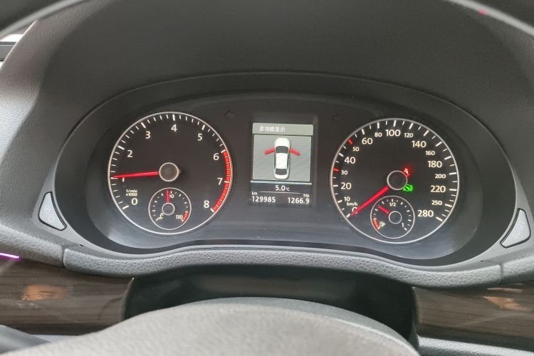 大众 帕萨特 2014款 1.8TSI DSG至尊版中控内饰14