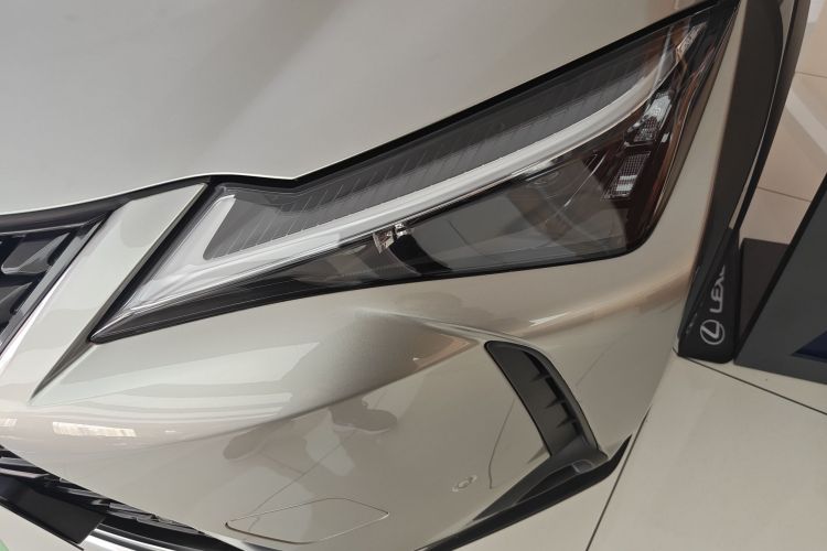 雷克萨斯UX 2022款 260h 探·趣版局部细节36