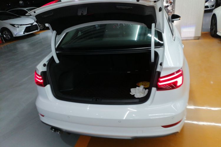 奥迪A3 2018款 30周年年型 Limousine 35 TFSI 时尚型机舱底盘23