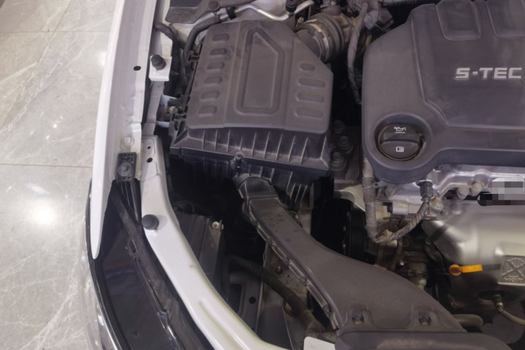 别克 英朗 2021款 典范 1.5L 自动精英型机舱底盘25