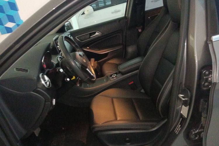 奔驰GLA 2015款 GLA 200 时尚型局部细节19