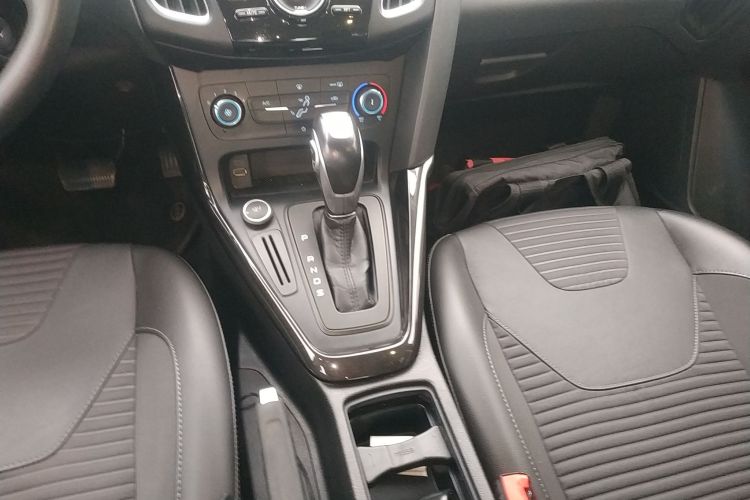 福特 福克斯 2018款 三厢经典 1.6L 自动风尚型智行版局部细节18